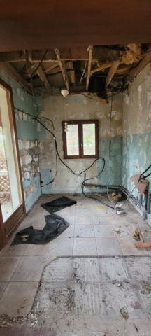 Lisle (24350) Maison de Charme à Réinventer travaux– Proche Rivière & Hors Zone Inondable.Potenciel de Trois chambres,terrai