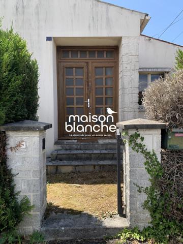 MAISON FAMILIALE À RÉNOVER – SURGÈRES CENTRE-VILLE