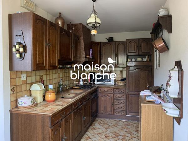MAISON FAMILIALE À RÉNOVER – SURGÈRES CENTRE-VILLE