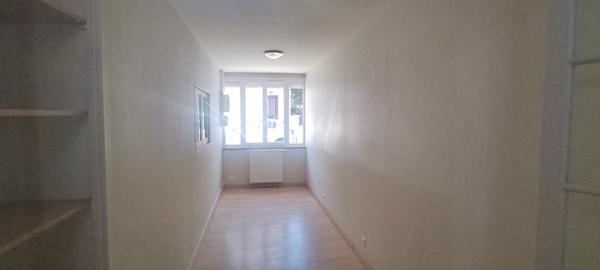 Maison
                                                                                                                                                                                                                                                                                                                        4 pièce(s)                                                                                                                                                                                                          3 chambre(s)                                                                                                                                                                                                          123  m²