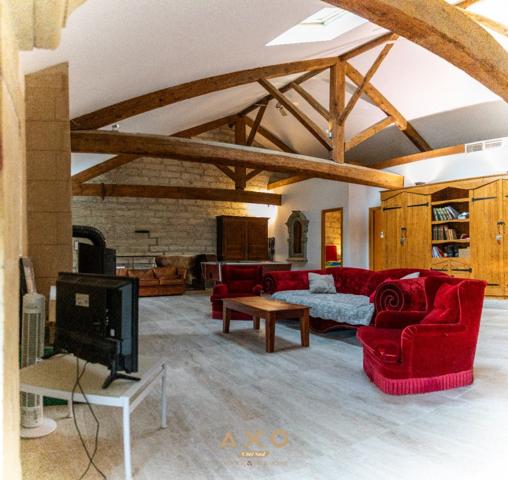 AIMARGUES – ANCIEN CHAI – 260 M² – TERRAIN DE 5 000 M² – 750 000 €