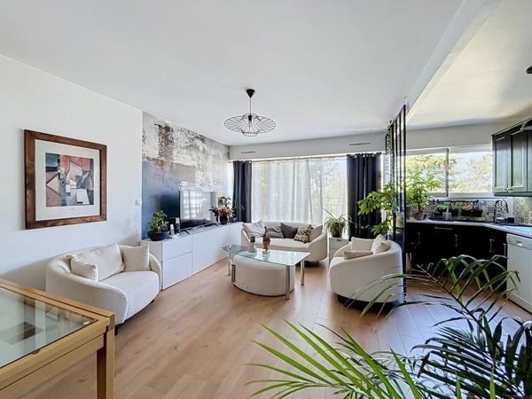 Vente                                                      Appartement
                        
                     4 pièces                      80 m2                     à Brunoy