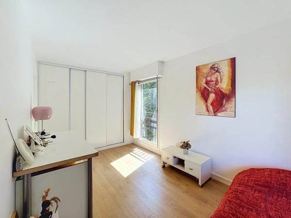 Vente                                                      Appartement
                        
                     4 pièces                      80 m2                     à Brunoy