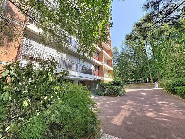 Vente                                                      Appartement
                        
                     4 pièces                      80 m2                     à Brunoy