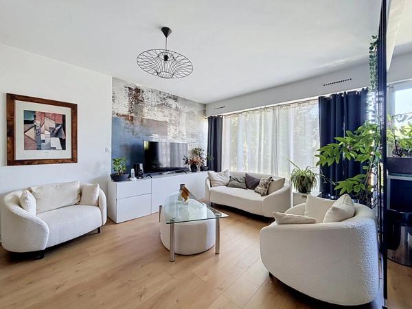 Vente                                                      Appartement
                        
                     4 pièces                      80 m2                     à Brunoy