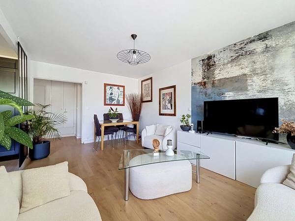 Vente                                                      Appartement
                        
                     4 pièces                      80 m2                     à Brunoy