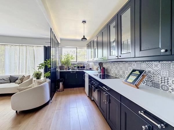 Vente                                                      Appartement
                        
                     4 pièces                      80 m2                     à Brunoy