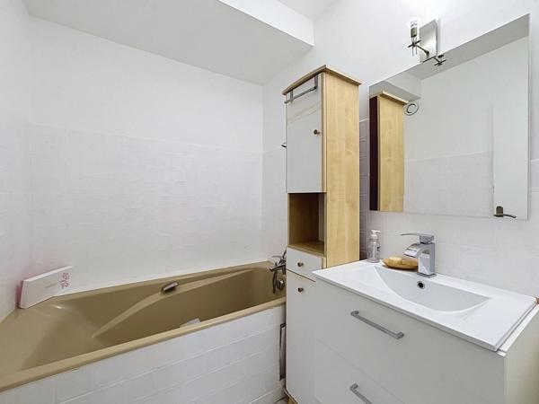 Vente                                                      Appartement
                        
                     4 pièces                      80 m2                     à Brunoy