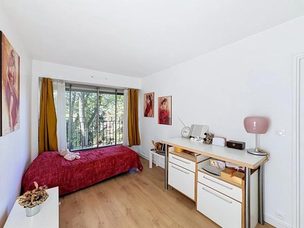 Vente                                                      Appartement
                        
                     4 pièces                      80 m2                     à Brunoy