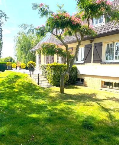 📉 NOUVEAU PRIX – Une belle opportunité à seulement 10 minutes de Houdan ! 

Votre havre de paix aux portes des Yvelines vous attend…

Vous recherchez une maison familiale au calme, avec de beaux volumes et un fort potentiel ?

Découvrez cette maison de 5 chambres, située dans un environnement paisible, offrant une terrasse exposée plein sud, une vue dégagée sur la campagne et un terrain paysagé propice à la détente.

✨ Pour vous aider à vous projeter, des suggestions de réaménagement des principales pièces sont également proposées. Parce qu'une maison se choisit avant tout pour son potentiel et la qualité de vie qu'elle peut offrir.

Les atouts de cette maison

✅ Rez-de-chaussée

Entrée desservant les pièces de vie
Cuisine aménagée et équipée
Salon/séjour lumineux avec accès à une grande terrasse plein sud
2 chambres
Salle d'eau
WC indépendant

✅ Étage

Grand palier
3 chambres de plus de 15 m²
Salle de douche 
A terminer selon vos envies

✅ Sous-sol total

Garage
Atelier
Buanderie
Chaufferie

✅ Extérieurs

Terrain paysagé
Deux dépendances
Préau
Terrasse de plus de 20 m² exposée plein sud avec une vue dégagée

💚 Les + :

5 chambres
Sous-sol total
Beaux volumes
Environnement calme
À seulement 10 minutes de Houdan
À environ 1 heure de Paris

💰 Nouveau prix : 339 000 € (honoraires d'agence inclus).

Une opportunité à ne pas manquer pour les familles à la recherche d'espace, de nature et d'un bien à personnaliser selon leurs envies.

📞 Envie d'en savoir plus ou d'organiser une visite ?

Contactez-moi au 07 89 87 60 24