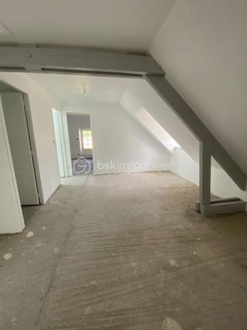 📉 NOUVEAU PRIX – Une belle opportunité à seulement 10 minutes de Houdan ! 

Votre havre de paix aux portes des Yvelines vous attend…

Vous recherchez une maison familiale au calme, avec de beaux volumes et un fort potentiel ?

Découvrez cette maison de 5 chambres, située dans un environnement paisible, offrant une terrasse exposée plein sud, une vue dégagée sur la campagne et un terrain paysagé propice à la détente.

✨ Pour vous aider à vous projeter, des suggestions de réaménagement des principales pièces sont également proposées. Parce qu'une maison se choisit avant tout pour son potentiel et la qualité de vie qu'elle peut offrir.

Les atouts de cette maison

✅ Rez-de-chaussée

Entrée desservant les pièces de vie
Cuisine aménagée et équipée
Salon/séjour lumineux avec accès à une grande terrasse plein sud
2 chambres
Salle d'eau
WC indépendant

✅ Étage

Grand palier
3 chambres de plus de 15 m²
Salle de douche 
A terminer selon vos envies

✅ Sous-sol total

Garage
Atelier
Buanderie
Chaufferie

✅ Extérieurs

Terrain paysagé
Deux dépendances
Préau
Terrasse de plus de 20 m² exposée plein sud avec une vue dégagée

💚 Les + :

5 chambres
Sous-sol total
Beaux volumes
Environnement calme
À seulement 10 minutes de Houdan
À environ 1 heure de Paris

💰 Nouveau prix : 339 000 € (honoraires d'agence inclus).

Une opportunité à ne pas manquer pour les familles à la recherche d'espace, de nature et d'un bien à personnaliser selon leurs envies.

📞 Envie d'en savoir plus ou d'organiser une visite ?

Contactez-moi au 07 89 87 60 24