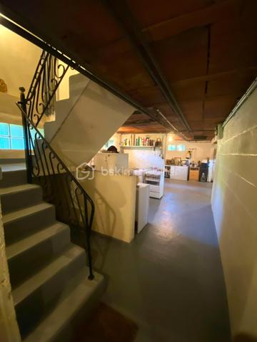 📉 NOUVEAU PRIX – Une belle opportunité à seulement 10 minutes de Houdan ! 

Votre havre de paix aux portes des Yvelines vous attend…

Vous recherchez une maison familiale au calme, avec de beaux volumes et un fort potentiel ?

Découvrez cette maison de 5 chambres, située dans un environnement paisible, offrant une terrasse exposée plein sud, une vue dégagée sur la campagne et un terrain paysagé propice à la détente.

✨ Pour vous aider à vous projeter, des suggestions de réaménagement des principales pièces sont également proposées. Parce qu'une maison se choisit avant tout pour son potentiel et la qualité de vie qu'elle peut offrir.

Les atouts de cette maison

✅ Rez-de-chaussée

Entrée desservant les pièces de vie
Cuisine aménagée et équipée
Salon/séjour lumineux avec accès à une grande terrasse plein sud
2 chambres
Salle d'eau
WC indépendant

✅ Étage

Grand palier
3 chambres de plus de 15 m²
Salle de douche 
A terminer selon vos envies

✅ Sous-sol total

Garage
Atelier
Buanderie
Chaufferie

✅ Extérieurs

Terrain paysagé
Deux dépendances
Préau
Terrasse de plus de 20 m² exposée plein sud avec une vue dégagée

💚 Les + :

5 chambres
Sous-sol total
Beaux volumes
Environnement calme
À seulement 10 minutes de Houdan
À environ 1 heure de Paris

💰 Nouveau prix : 339 000 € (honoraires d'agence inclus).

Une opportunité à ne pas manquer pour les familles à la recherche d'espace, de nature et d'un bien à personnaliser selon leurs envies.

📞 Envie d'en savoir plus ou d'organiser une visite ?

Contactez-moi au 07 89 87 60 24