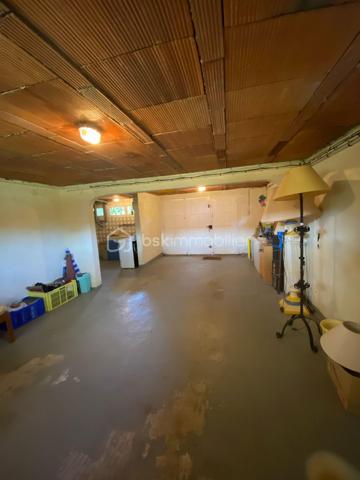 📉 NOUVEAU PRIX – Une belle opportunité à seulement 10 minutes de Houdan ! 

Votre havre de paix aux portes des Yvelines vous attend…

Vous recherchez une maison familiale au calme, avec de beaux volumes et un fort potentiel ?

Découvrez cette maison de 5 chambres, située dans un environnement paisible, offrant une terrasse exposée plein sud, une vue dégagée sur la campagne et un terrain paysagé propice à la détente.

✨ Pour vous aider à vous projeter, des suggestions de réaménagement des principales pièces sont également proposées. Parce qu'une maison se choisit avant tout pour son potentiel et la qualité de vie qu'elle peut offrir.

Les atouts de cette maison

✅ Rez-de-chaussée

Entrée desservant les pièces de vie
Cuisine aménagée et équipée
Salon/séjour lumineux avec accès à une grande terrasse plein sud
2 chambres
Salle d'eau
WC indépendant

✅ Étage

Grand palier
3 chambres de plus de 15 m²
Salle de douche 
A terminer selon vos envies

✅ Sous-sol total

Garage
Atelier
Buanderie
Chaufferie

✅ Extérieurs

Terrain paysagé
Deux dépendances
Préau
Terrasse de plus de 20 m² exposée plein sud avec une vue dégagée

💚 Les + :

5 chambres
Sous-sol total
Beaux volumes
Environnement calme
À seulement 10 minutes de Houdan
À environ 1 heure de Paris

💰 Nouveau prix : 339 000 € (honoraires d'agence inclus).

Une opportunité à ne pas manquer pour les familles à la recherche d'espace, de nature et d'un bien à personnaliser selon leurs envies.

📞 Envie d'en savoir plus ou d'organiser une visite ?

Contactez-moi au 07 89 87 60 24