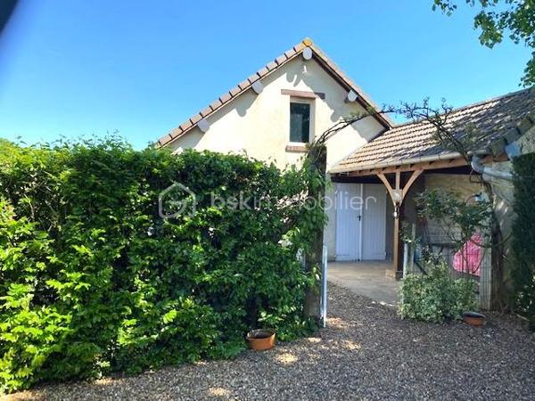 📉 NOUVEAU PRIX – Une belle opportunité à seulement 10 minutes de Houdan ! 

Votre havre de paix aux portes des Yvelines vous attend…

Vous recherchez une maison familiale au calme, avec de beaux volumes et un fort potentiel ?

Découvrez cette maison de 5 chambres, située dans un environnement paisible, offrant une terrasse exposée plein sud, une vue dégagée sur la campagne et un terrain paysagé propice à la détente.

✨ Pour vous aider à vous projeter, des suggestions de réaménagement des principales pièces sont également proposées. Parce qu'une maison se choisit avant tout pour son potentiel et la qualité de vie qu'elle peut offrir.

Les atouts de cette maison

✅ Rez-de-chaussée

Entrée desservant les pièces de vie
Cuisine aménagée et équipée
Salon/séjour lumineux avec accès à une grande terrasse plein sud
2 chambres
Salle d'eau
WC indépendant

✅ Étage

Grand palier
3 chambres de plus de 15 m²
Salle de douche 
A terminer selon vos envies

✅ Sous-sol total

Garage
Atelier
Buanderie
Chaufferie

✅ Extérieurs

Terrain paysagé
Deux dépendances
Préau
Terrasse de plus de 20 m² exposée plein sud avec une vue dégagée

💚 Les + :

5 chambres
Sous-sol total
Beaux volumes
Environnement calme
À seulement 10 minutes de Houdan
À environ 1 heure de Paris

💰 Nouveau prix : 339 000 € (honoraires d'agence inclus).

Une opportunité à ne pas manquer pour les familles à la recherche d'espace, de nature et d'un bien à personnaliser selon leurs envies.

📞 Envie d'en savoir plus ou d'organiser une visite ?

Contactez-moi au 07 89 87 60 24