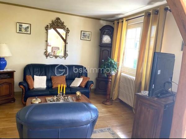 📉 NOUVEAU PRIX – Une belle opportunité à seulement 10 minutes de Houdan ! 

Votre havre de paix aux portes des Yvelines vous attend…

Vous recherchez une maison familiale au calme, avec de beaux volumes et un fort potentiel ?

Découvrez cette maison de 5 chambres, située dans un environnement paisible, offrant une terrasse exposée plein sud, une vue dégagée sur la campagne et un terrain paysagé propice à la détente.

✨ Pour vous aider à vous projeter, des suggestions de réaménagement des principales pièces sont également proposées. Parce qu'une maison se choisit avant tout pour son potentiel et la qualité de vie qu'elle peut offrir.

Les atouts de cette maison

✅ Rez-de-chaussée

Entrée desservant les pièces de vie
Cuisine aménagée et équipée
Salon/séjour lumineux avec accès à une grande terrasse plein sud
2 chambres
Salle d'eau
WC indépendant

✅ Étage

Grand palier
3 chambres de plus de 15 m²
Salle de douche 
A terminer selon vos envies

✅ Sous-sol total

Garage
Atelier
Buanderie
Chaufferie

✅ Extérieurs

Terrain paysagé
Deux dépendances
Préau
Terrasse de plus de 20 m² exposée plein sud avec une vue dégagée

💚 Les + :

5 chambres
Sous-sol total
Beaux volumes
Environnement calme
À seulement 10 minutes de Houdan
À environ 1 heure de Paris

💰 Nouveau prix : 339 000 € (honoraires d'agence inclus).

Une opportunité à ne pas manquer pour les familles à la recherche d'espace, de nature et d'un bien à personnaliser selon leurs envies.

📞 Envie d'en savoir plus ou d'organiser une visite ?

Contactez-moi au 07 89 87 60 24