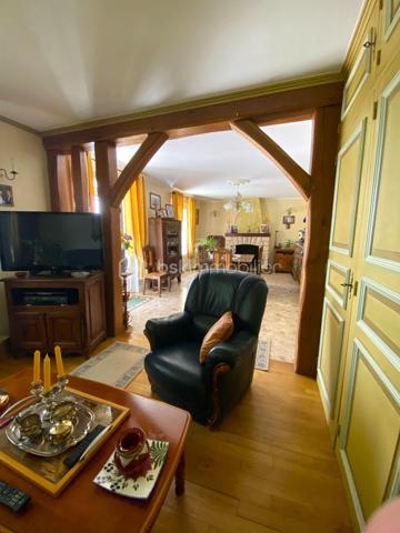 📉 NOUVEAU PRIX – Une belle opportunité à seulement 10 minutes de Houdan ! 

Votre havre de paix aux portes des Yvelines vous attend…

Vous recherchez une maison familiale au calme, avec de beaux volumes et un fort potentiel ?

Découvrez cette maison de 5 chambres, située dans un environnement paisible, offrant une terrasse exposée plein sud, une vue dégagée sur la campagne et un terrain paysagé propice à la détente.

✨ Pour vous aider à vous projeter, des suggestions de réaménagement des principales pièces sont également proposées. Parce qu'une maison se choisit avant tout pour son potentiel et la qualité de vie qu'elle peut offrir.

Les atouts de cette maison

✅ Rez-de-chaussée

Entrée desservant les pièces de vie
Cuisine aménagée et équipée
Salon/séjour lumineux avec accès à une grande terrasse plein sud
2 chambres
Salle d'eau
WC indépendant

✅ Étage

Grand palier
3 chambres de plus de 15 m²
Salle de douche 
A terminer selon vos envies

✅ Sous-sol total

Garage
Atelier
Buanderie
Chaufferie

✅ Extérieurs

Terrain paysagé
Deux dépendances
Préau
Terrasse de plus de 20 m² exposée plein sud avec une vue dégagée

💚 Les + :

5 chambres
Sous-sol total
Beaux volumes
Environnement calme
À seulement 10 minutes de Houdan
À environ 1 heure de Paris

💰 Nouveau prix : 339 000 € (honoraires d'agence inclus).

Une opportunité à ne pas manquer pour les familles à la recherche d'espace, de nature et d'un bien à personnaliser selon leurs envies.

📞 Envie d'en savoir plus ou d'organiser une visite ?

Contactez-moi au 07 89 87 60 24