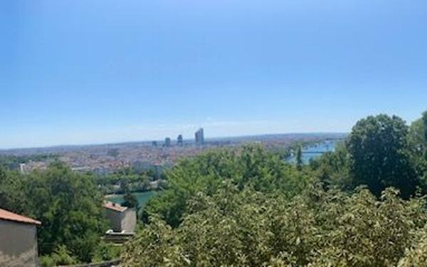 Immeuble à vendre    9 pièces • 563,93 m2 Lyon 4