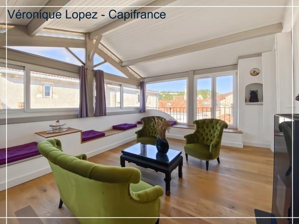 Agen hyper centre, emplacement privilégié sur le boulevard piéton et à deux pas du marché, superbe appartement traversant en duplex