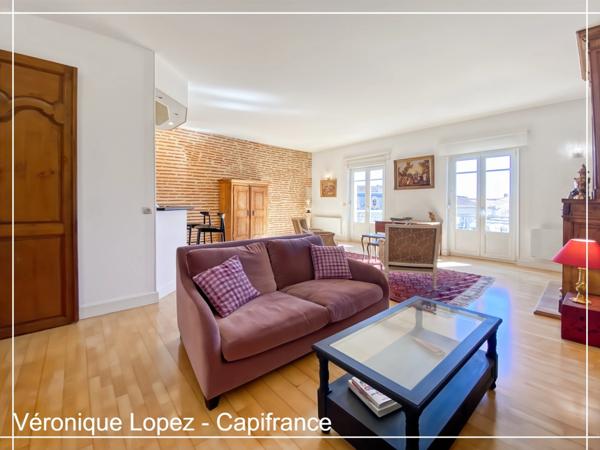 Agen hyper centre, emplacement privilégié sur le boulevard piéton et à deux pas du marché, superbe appartement traversant en duplex