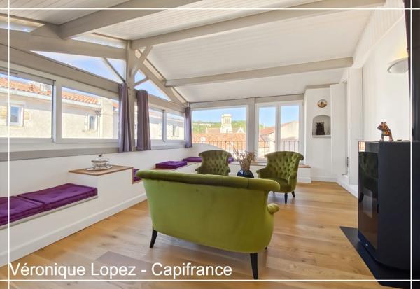 Agen hyper centre, emplacement privilégié sur le boulevard piéton et à deux pas du marché, superbe appartement traversant en duplex