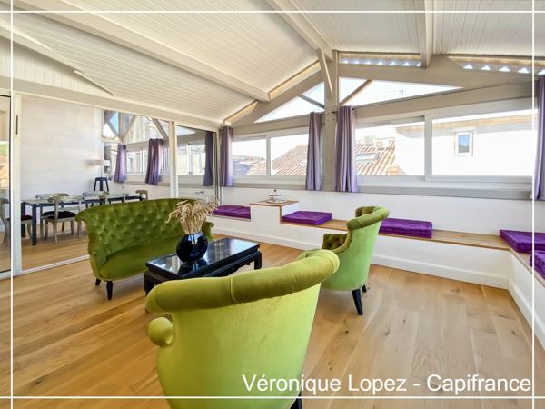 Agen hyper centre, emplacement privilégié sur le boulevard piéton et à deux pas du marché, superbe appartement traversant en duplex