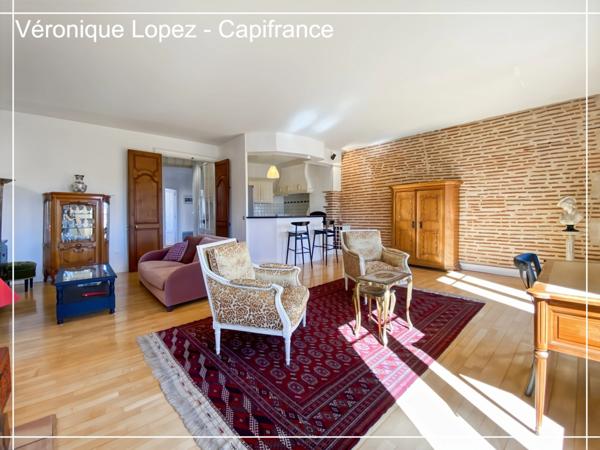 Agen hyper centre, emplacement privilégié sur le boulevard piéton et à deux pas du marché, superbe appartement traversant en duplex