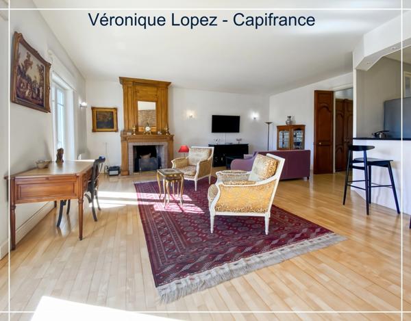 Agen hyper centre, emplacement privilégié sur le boulevard piéton et à deux pas du marché, superbe appartement traversant en duplex