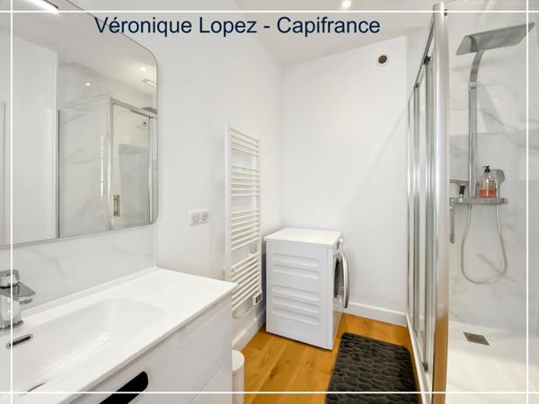 Agen hyper centre, emplacement privilégié sur le boulevard piéton et à deux pas du marché, superbe appartement traversant en duplex