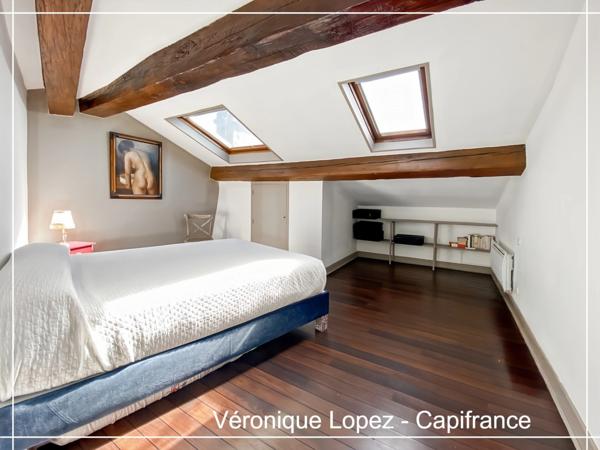 Agen hyper centre, emplacement privilégié sur le boulevard piéton et à deux pas du marché, superbe appartement traversant en duplex