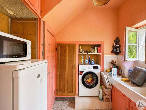 Maison avec 6 chambres et piscine.