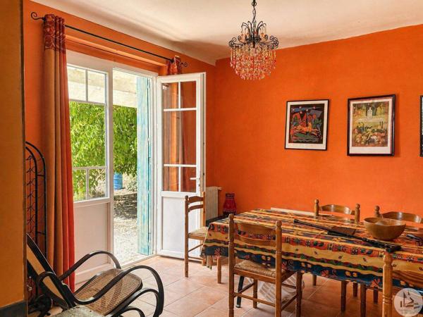 Maison avec 6 chambres et piscine.