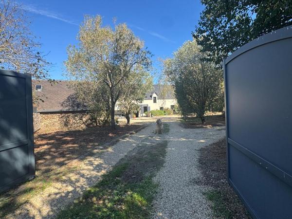 Golfe du Morbihan - Sarzeau  (56370) - Longère de caractère - 190 m2 habitables, avec 80 m2 de grenier aménageable - Piscine - Dépendances - Terrain - 1 ha : un véritable écrin de sérénité