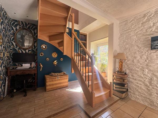 Golfe du Morbihan - Sarzeau  (56370) - Longère de caractère - 190 m2 habitables, avec 80 m2 de grenier aménageable - Piscine - Dépendances - Terrain - 1 ha : un véritable écrin de sérénité