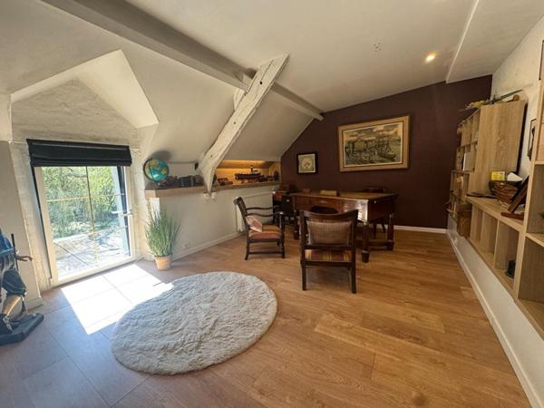 Golfe du Morbihan - Sarzeau  (56370) - Longère de caractère - 190 m2 habitables, avec 80 m2 de grenier aménageable - Piscine - Dépendances - Terrain - 1 ha : un véritable écrin de sérénité