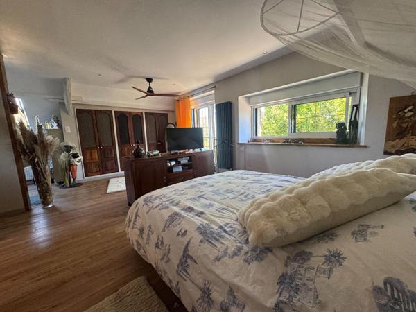 Golfe du Morbihan - Sarzeau  (56370) - Longère de caractère - 190 m2 habitables, avec 80 m2 de grenier aménageable - Piscine - Dépendances - Terrain - 1 ha : un véritable écrin de sérénité