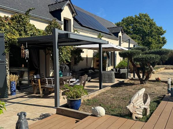 Golfe du Morbihan - Sarzeau  (56370) - Longère de caractère - 190 m2 habitables, avec 80 m2 de grenier aménageable - Piscine - Dépendances - Terrain - 1 ha : un véritable écrin de sérénité