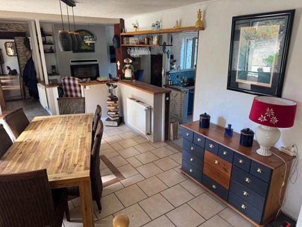 Golfe du Morbihan - Sarzeau  (56370) - Longère de caractère - 190 m2 habitables, avec 80 m2 de grenier aménageable - Piscine - Dépendances - Terrain - 1 ha : un véritable écrin de sérénité