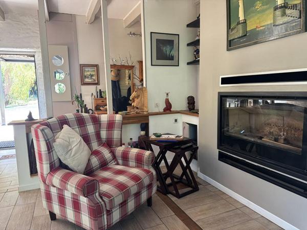 Golfe du Morbihan - Sarzeau  (56370) - Longère de caractère - 190 m2 habitables, avec 80 m2 de grenier aménageable - Piscine - Dépendances - Terrain - 1 ha : un véritable écrin de sérénité