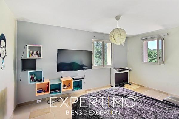 FUVEAU – Villa contemporaine | 4 chambres | Suite parentale de plain-pied | Piscine 5 x 11 m | Terrain plat 2