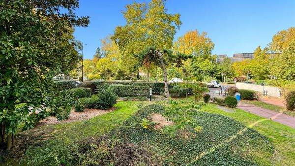 Boulogne-Billancourt Quai Alphonse Le Gallo | Grand T4 de 98 m² avec terrasse | Parking + Cave