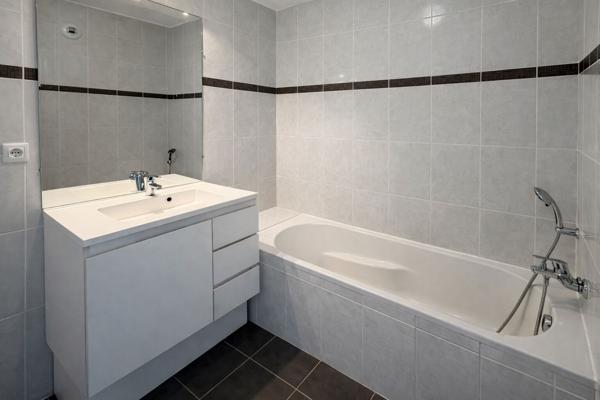 Appartement Nice 2 pièce(s) 41.97m2 terrasse avec vue avec cavec