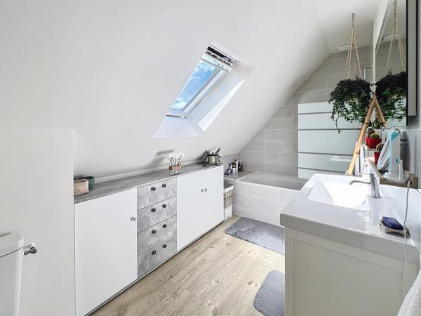 Rare, Saint André des Eaux centre, maison moderne de 94m²(78,36m² loi Carrez), 3 chambres, terrain 201m², excellent DPE en B.