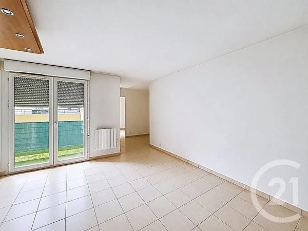Appartement à vendre  3 pièces - 65,50 m 2   COMBS LA VILLE  - 77