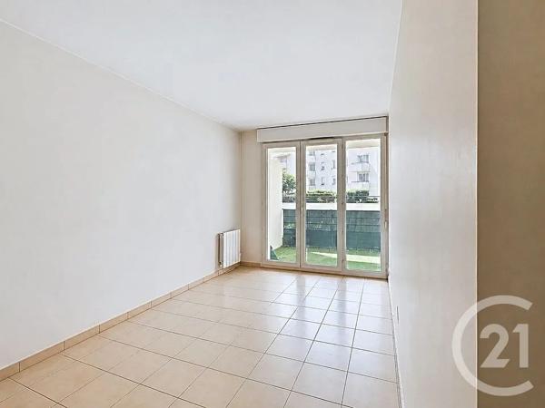 Appartement à vendre  3 pièces - 65,50 m 2   COMBS LA VILLE  - 77