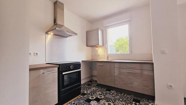 BOURGES APPARTEMENT 2 CHAMBRES JARDIN PARKING