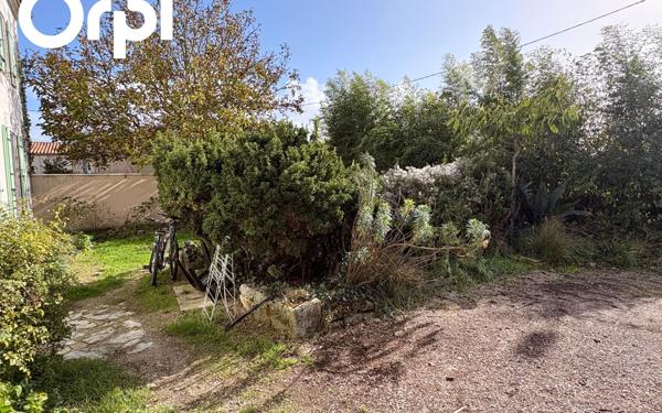 Maison à vendre    4 pièces •  Saint-Just-Luzac