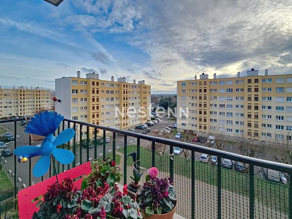 Appartement 2 pièces Dreux, idéal investissement locatif ou premier achat, résidence sécurisée avec gardien et ascenseur, avec Cave + Parking