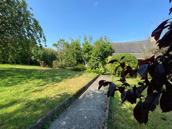 A vendre Maison en pierre sur la commune de St Michel de Plelan avec terrain constructible