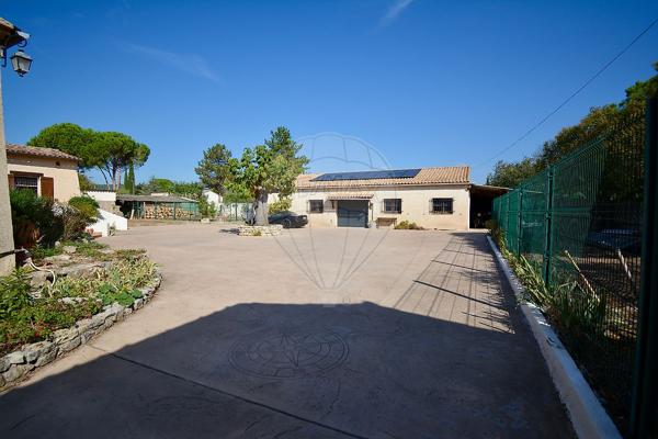 Maison 5 chambre(s) de luxe à vendre - Le Muy, Var - 83