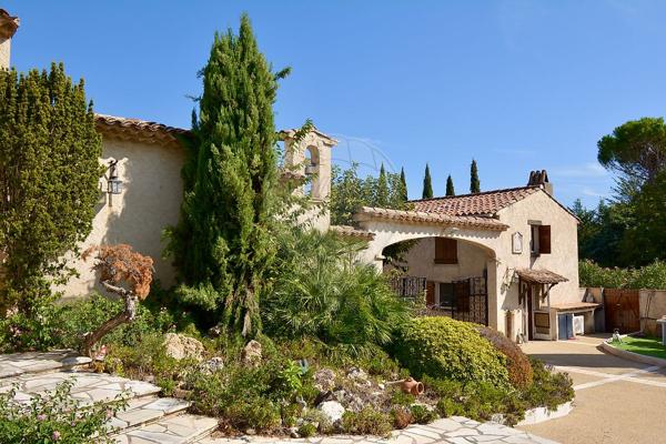 Maison 5 chambre(s) de luxe à vendre - Le Muy, Var - 83